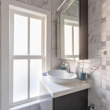 New Gorgeous Modern House 3bd2bath! #335 Tatil Evi İstanbul